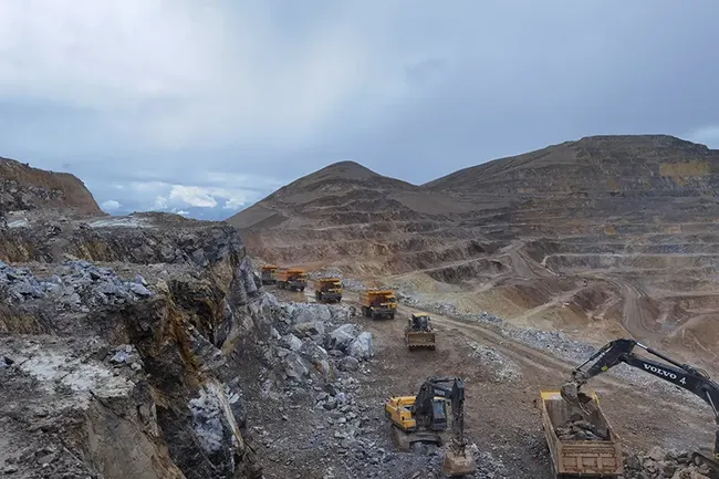 منجم يولونغ لاستخراج النحاس في Xizang